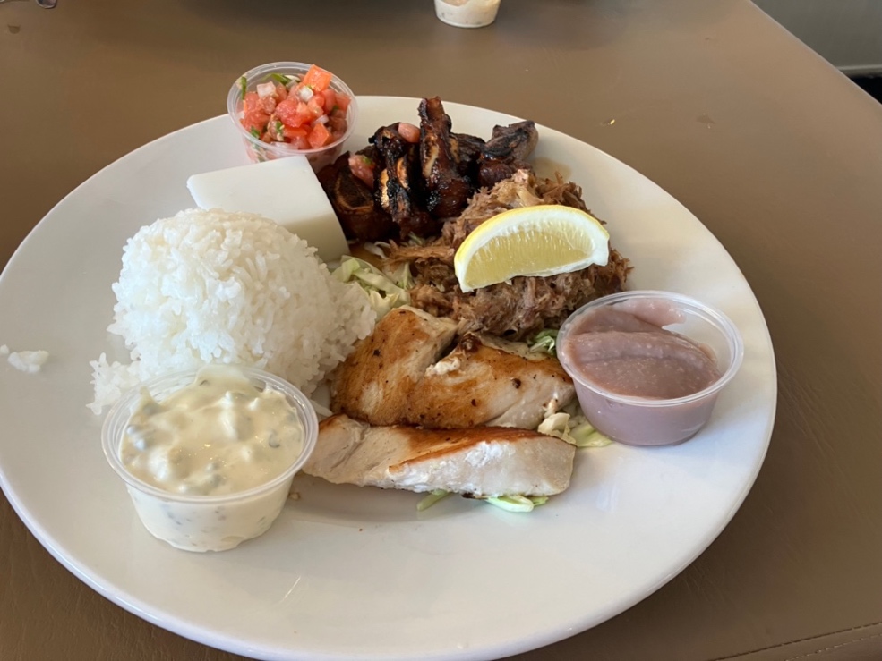 A plate of food on a table

AI-generated content may be incorrect.