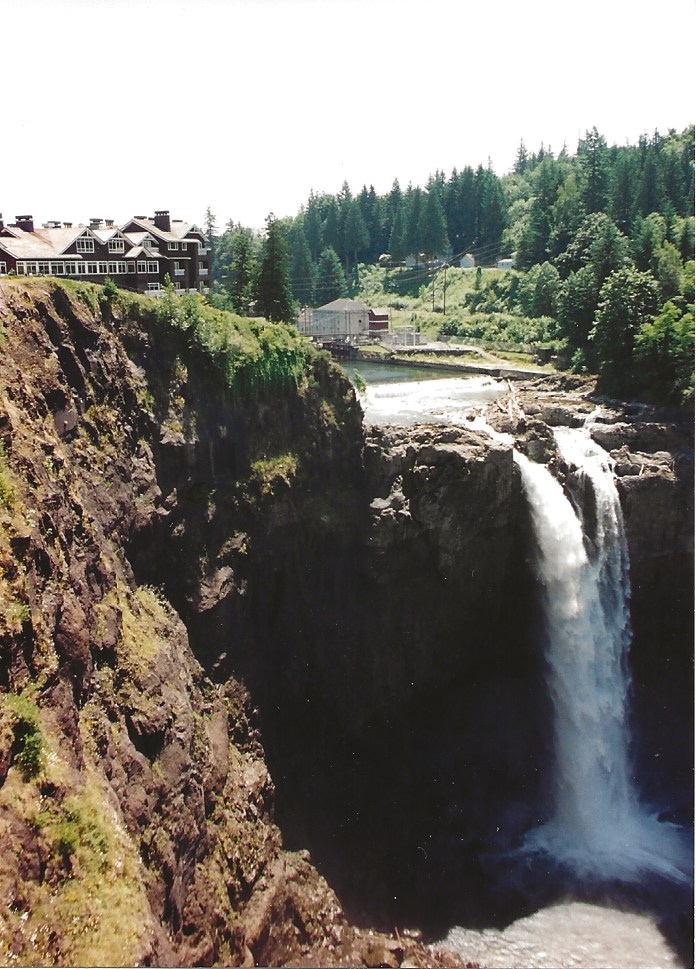 A waterfall with a house in the background

Description automatically generated with low confidence